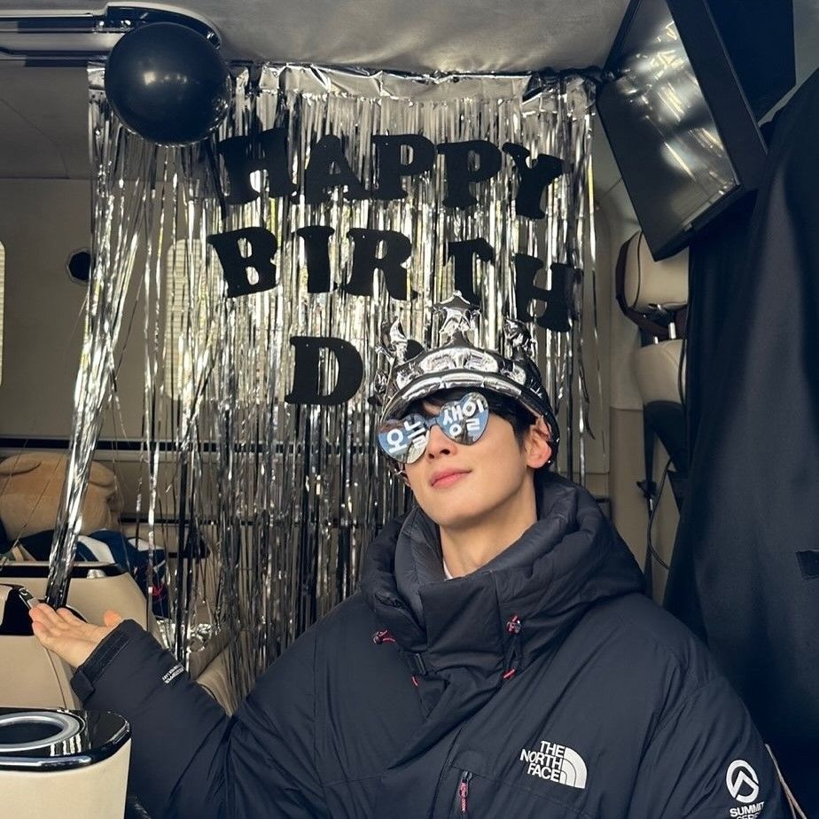 A moment captured by a fan of Cha Eunwoo