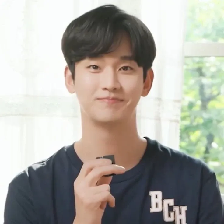 A moment captured by a fan of Kim Soohyun