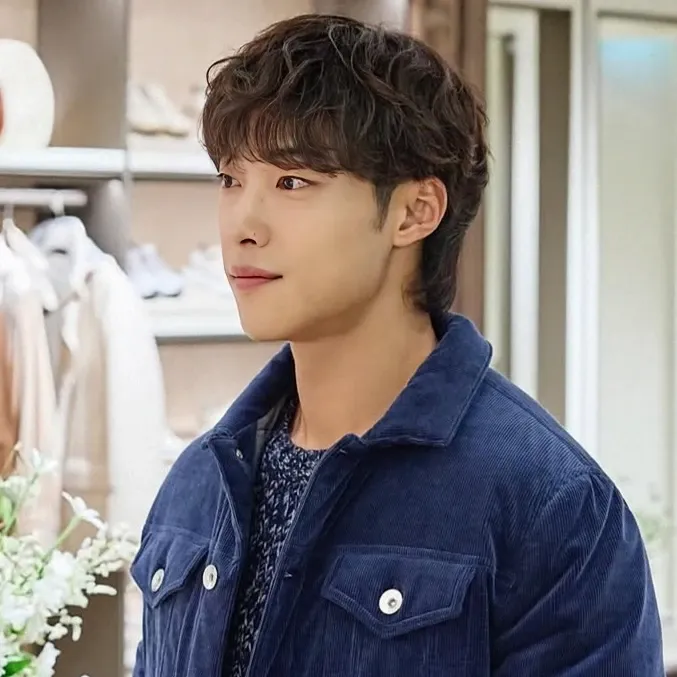 A moment captured by a fan of Woo Dohwan