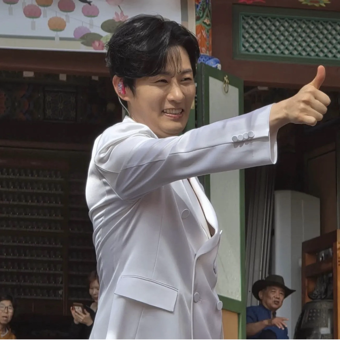 A moment captured by a fan of Kang Moonkyung