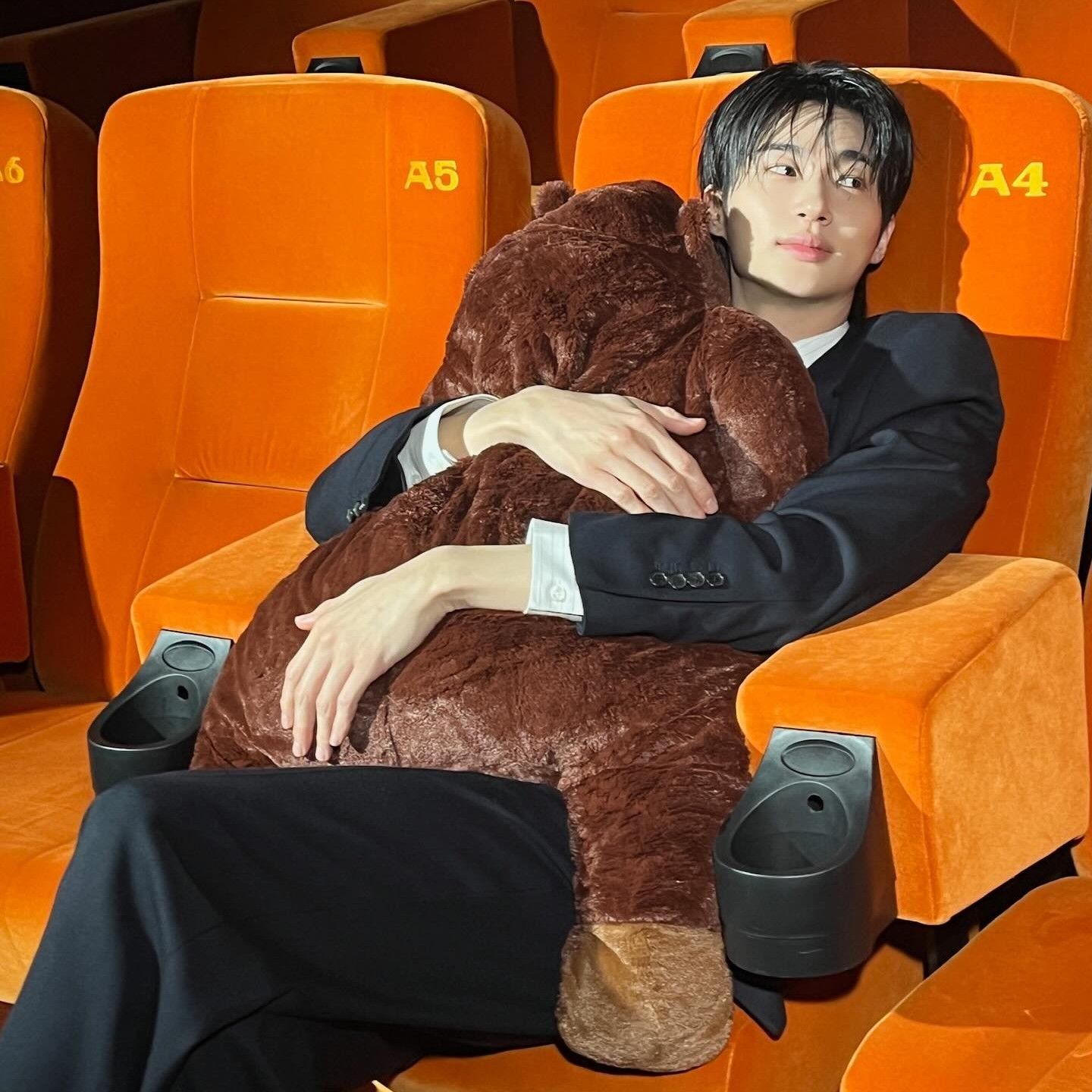 Behind-the-scenes cut of Byeon Wooseok