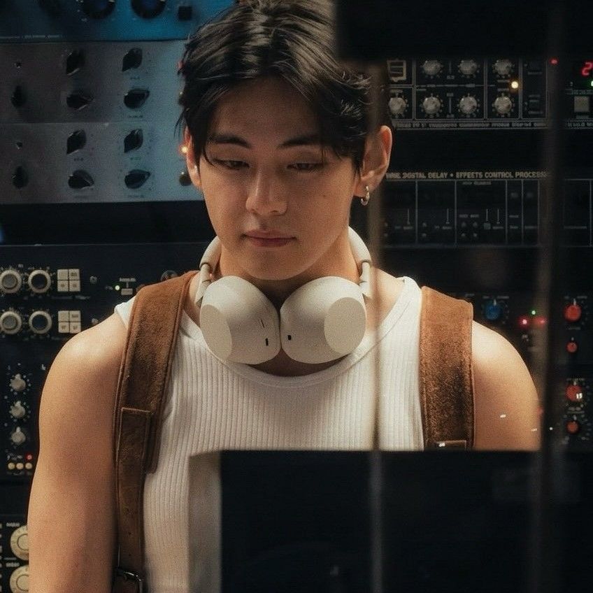 Behind-the-scenes cut of Kim Taehyung (V)