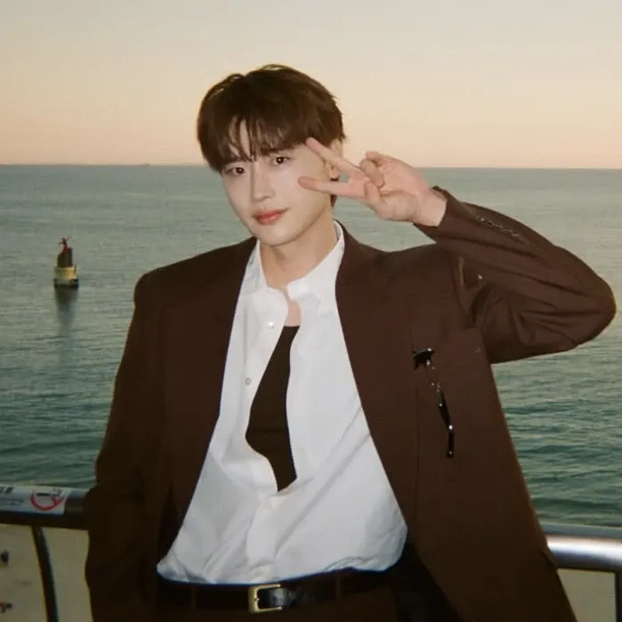 Behind-the-scenes cut of Lee Jongsuk