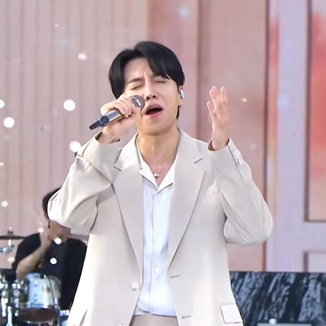 Momen yang diabadikan oleh penggemar Lee Seunggi