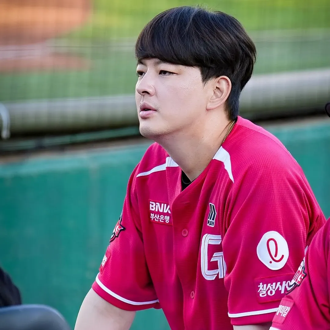 Behind-the-scenes cut of Kim Wonjung