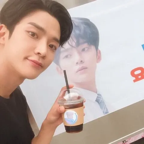 Momen yang diabadikan oleh penggemar Rowoon