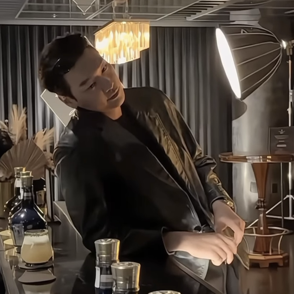 Behind-the-scenes cut of Kim Youngkwang