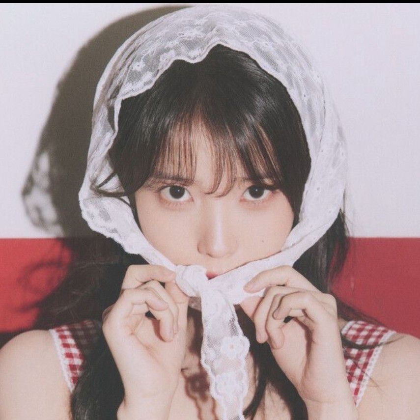 Behind-the-scenes cut of IU