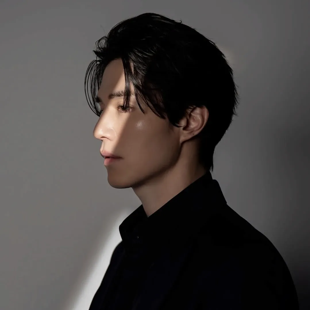 Recent activity shot of Lee Dongwook
