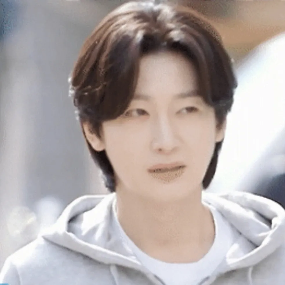 Behind-the-scenes cut of Kim Yongbin