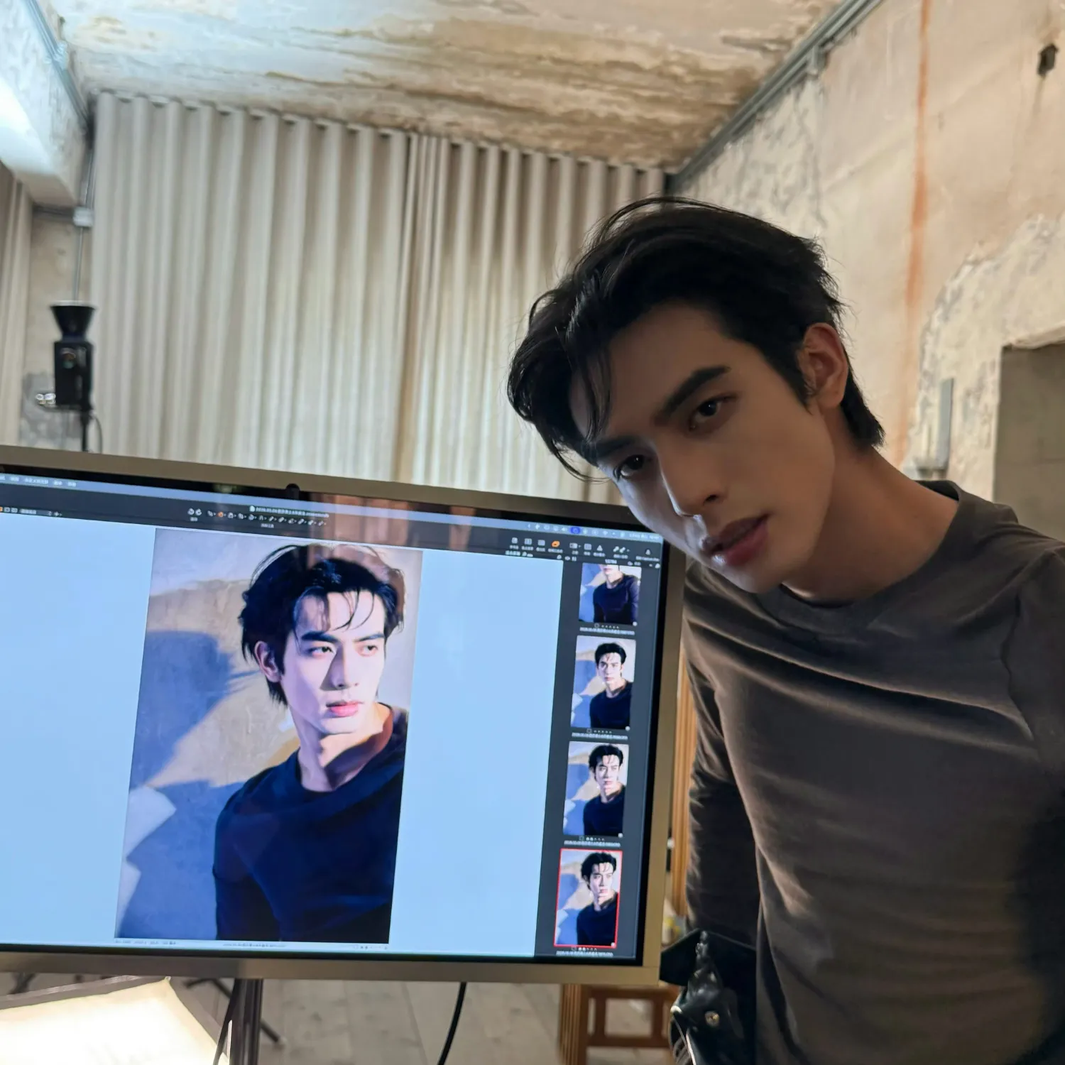 A moment captured by a fan of Song WeiLong