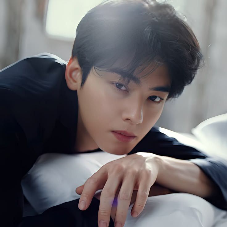 Behind-the-scenes cut of Cha Eunwoo