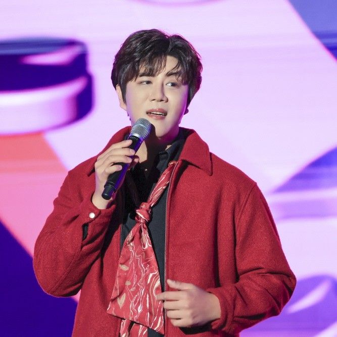 Recent activity shot of Jin Haesung