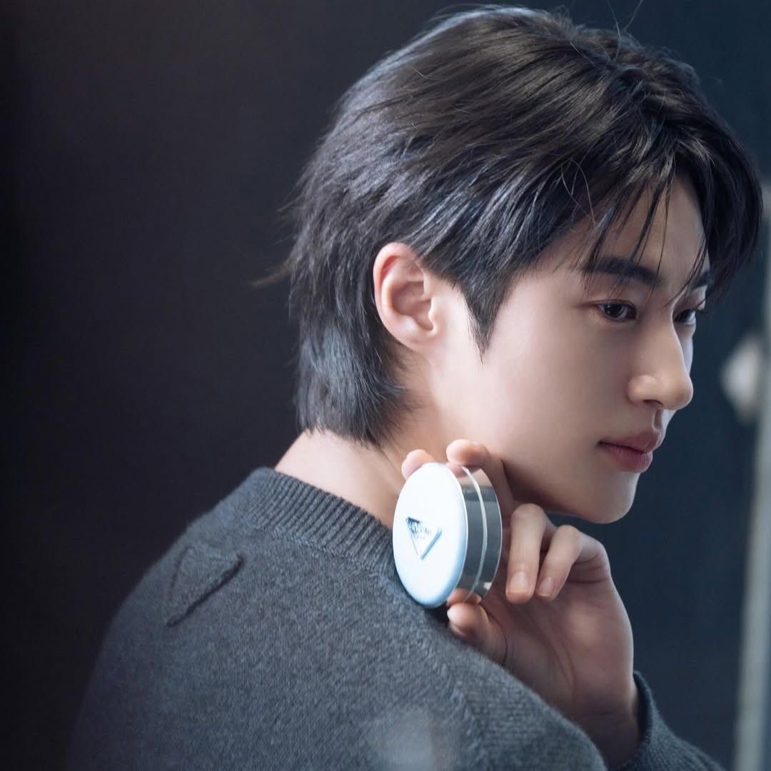 Behind-the-scenes cut of Byeon Wooseok