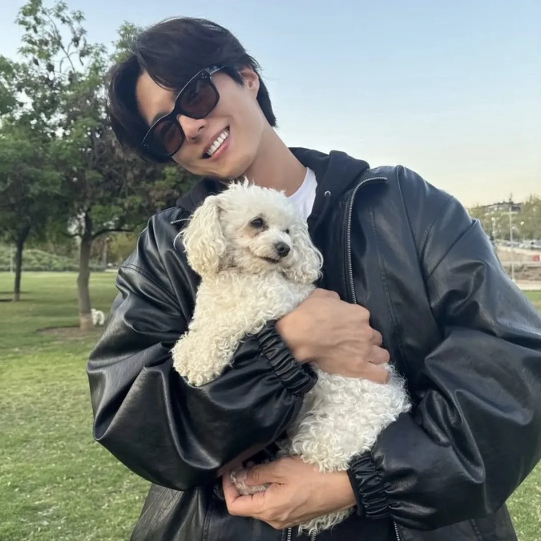A moment captured by a fan of Park Bogum