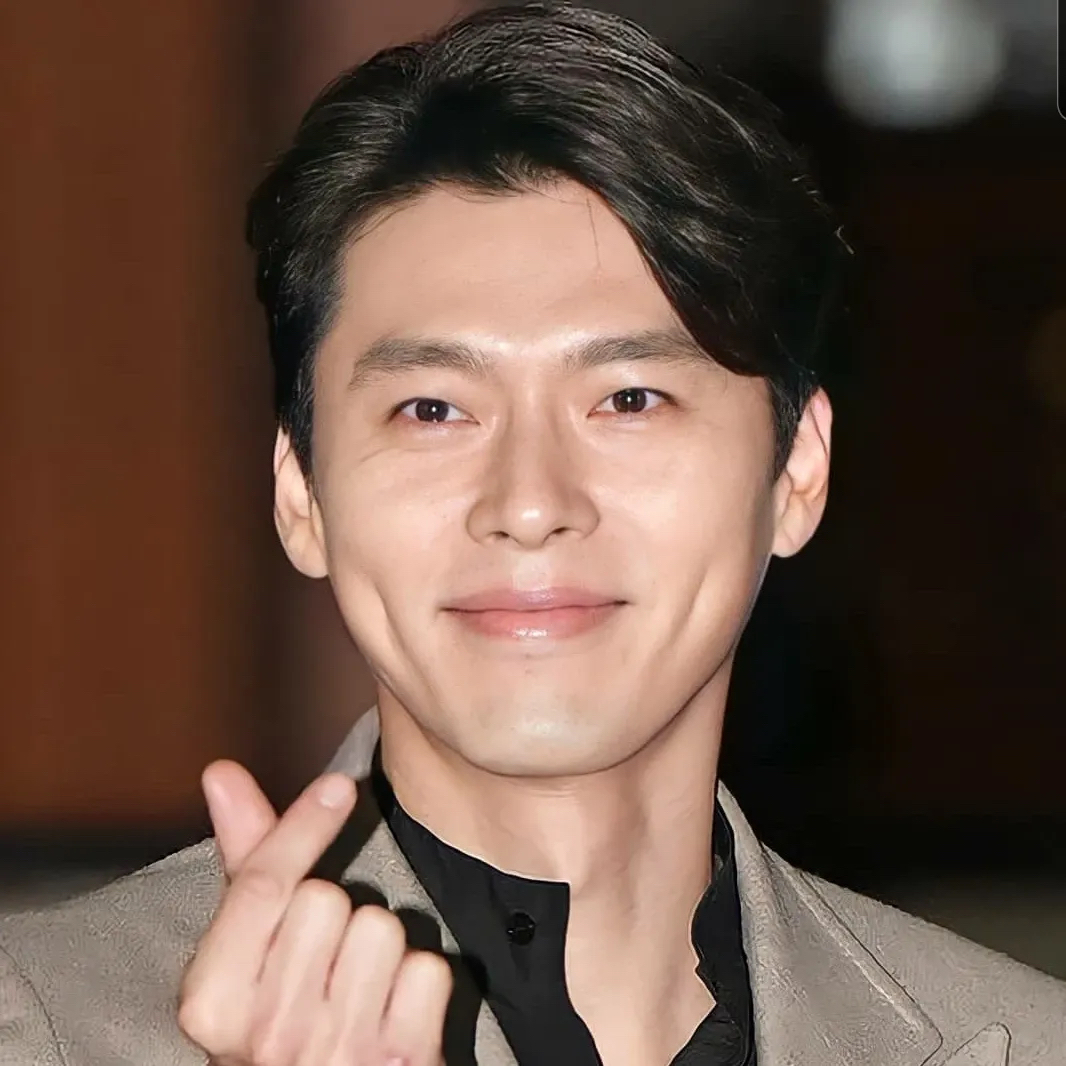 Momen yang diabadikan oleh penggemar Hyun Bin
