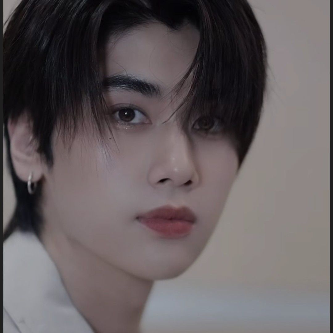 Latest photo of Dunk Natachai Boonprasert