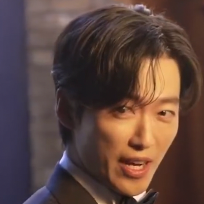 Behind-the-scenes cut of Namkoong Min