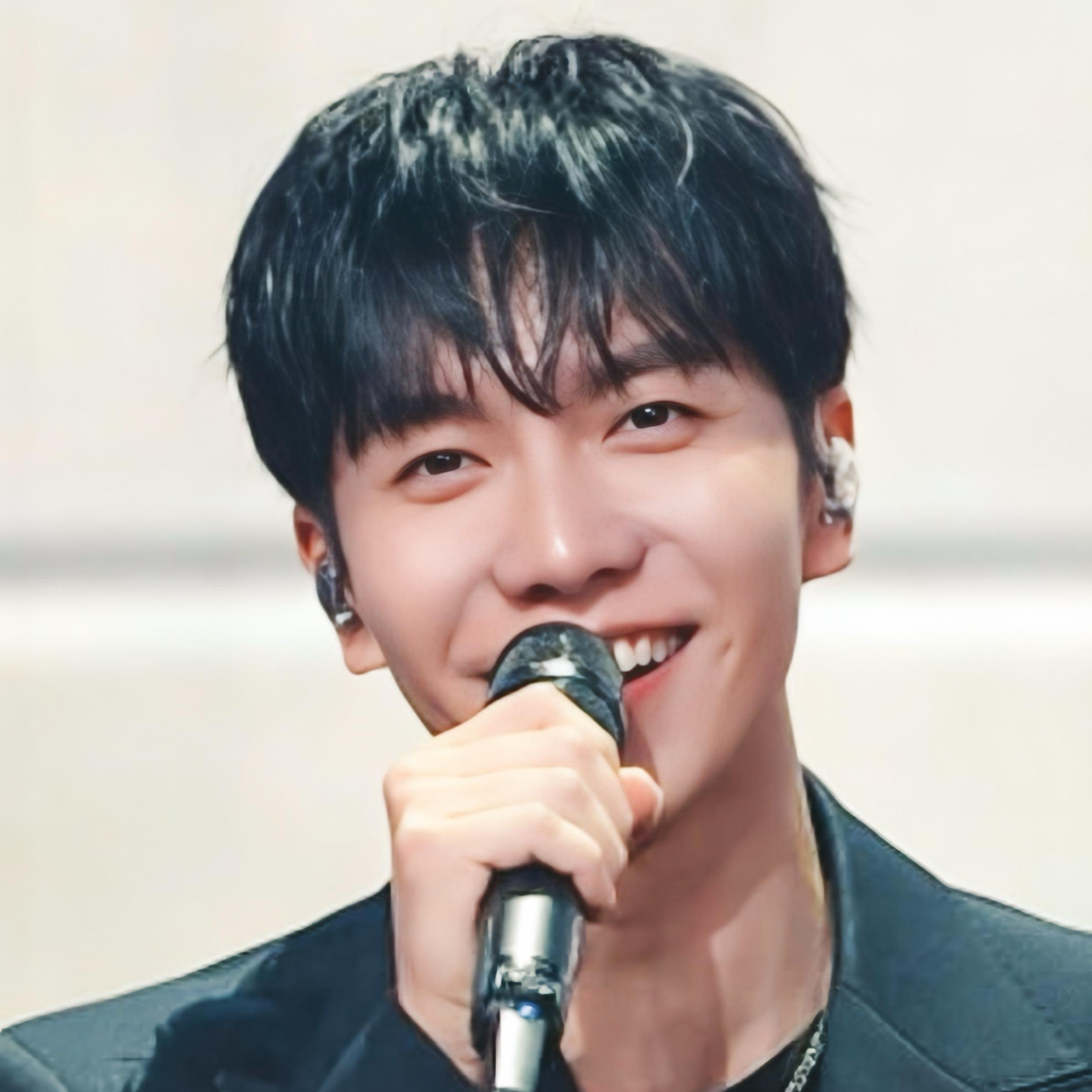 Latest photo of Lee Seunggi