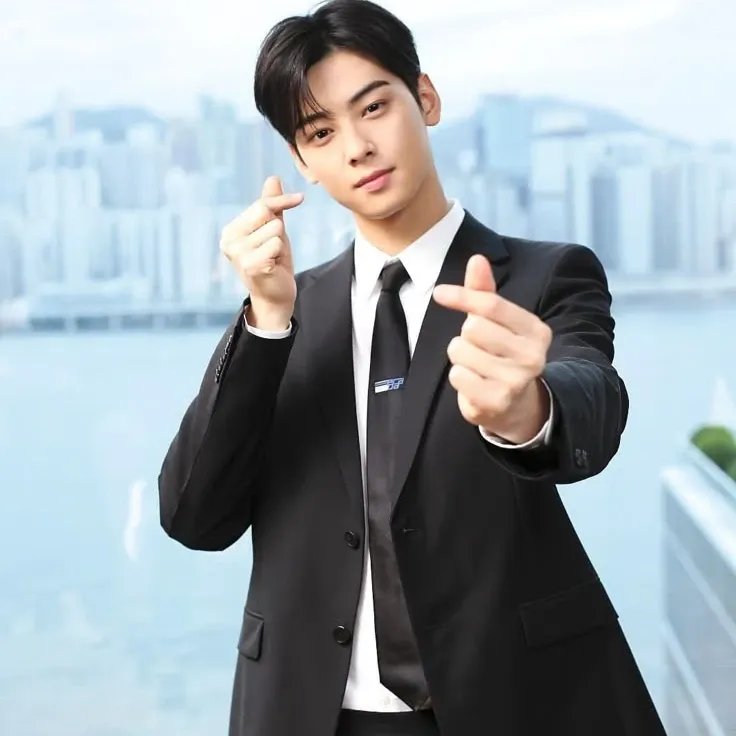 Recent activity shot of Cha Eunwoo