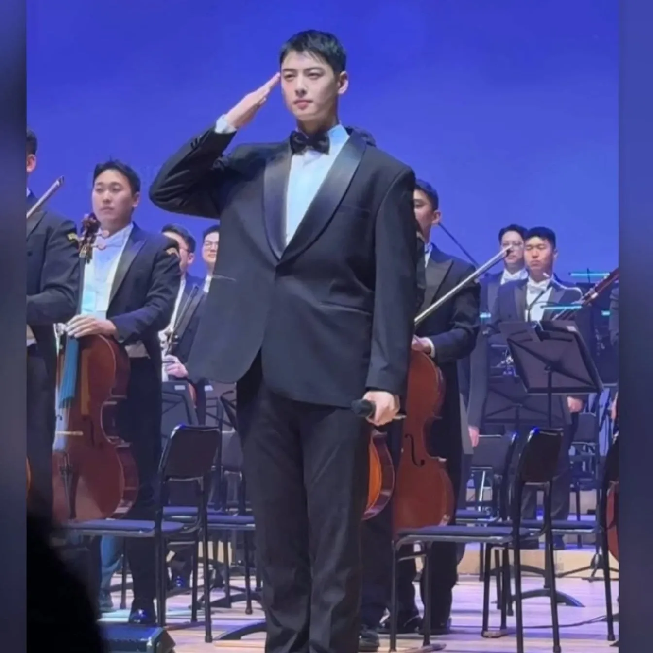 A moment captured by a fan of Cha Eunwoo