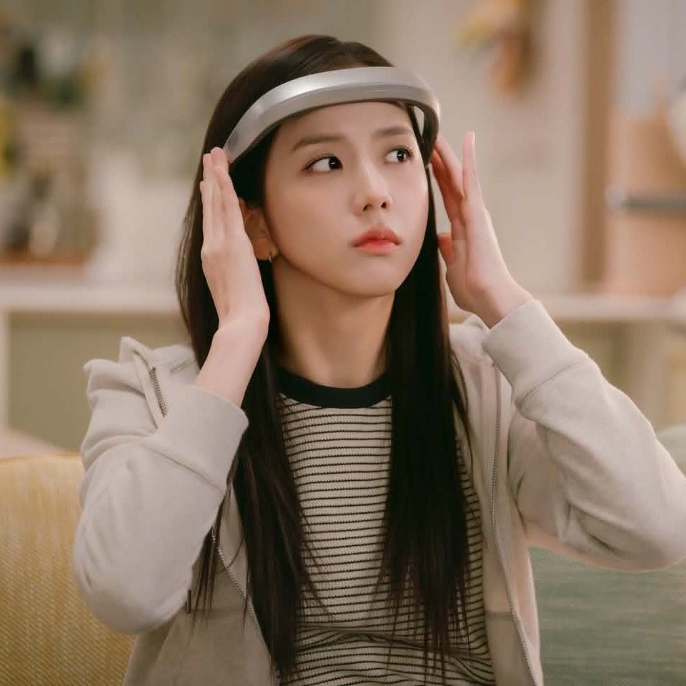 Latest photo of Jisoo (1995)