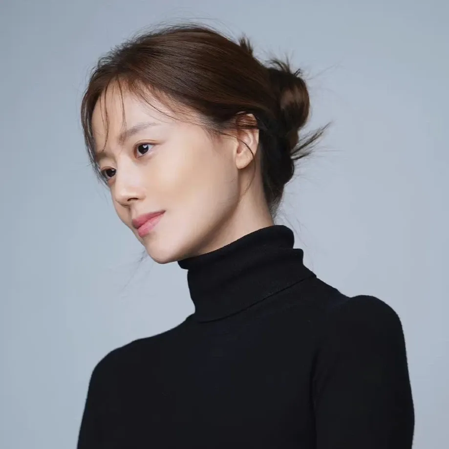 Behind-the-scenes cut of Moon Chaewon