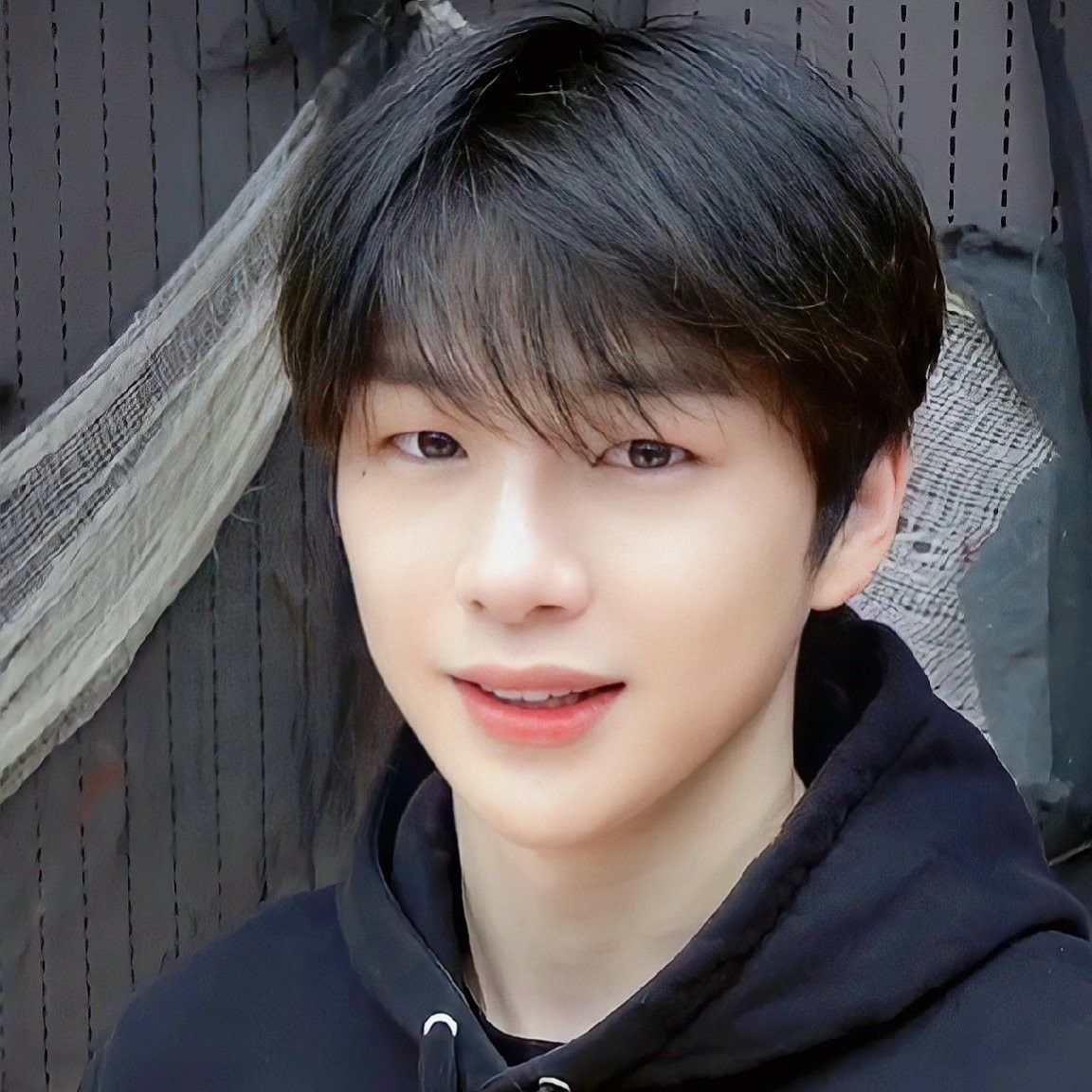 Behind-the-scenes cut of Secret Garden