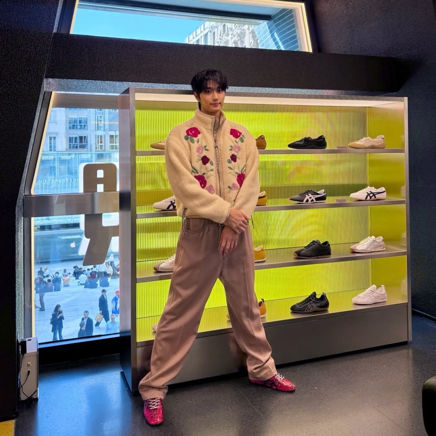 A moment captured by a fan of Kim Jaewon