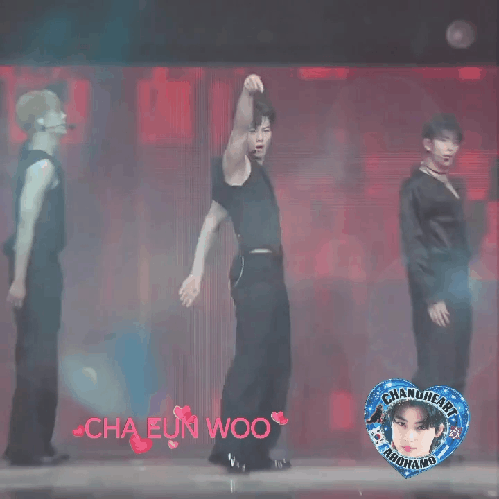 Behind-the-scenes cut of Cha Eunwoo