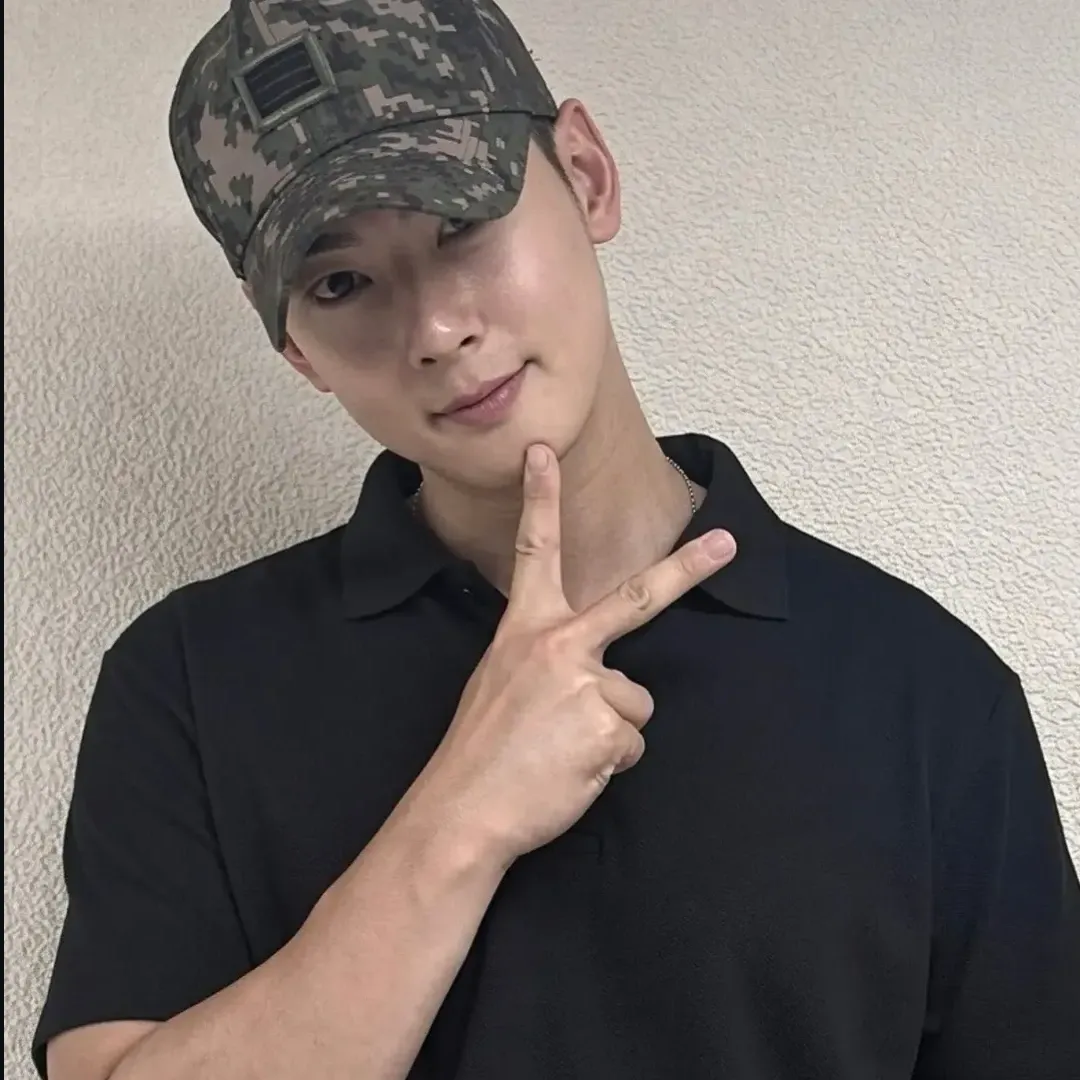 Recent activity shot of Cha Eunwoo
