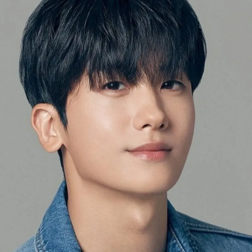 A moment captured by a fan of Park Hyungsik