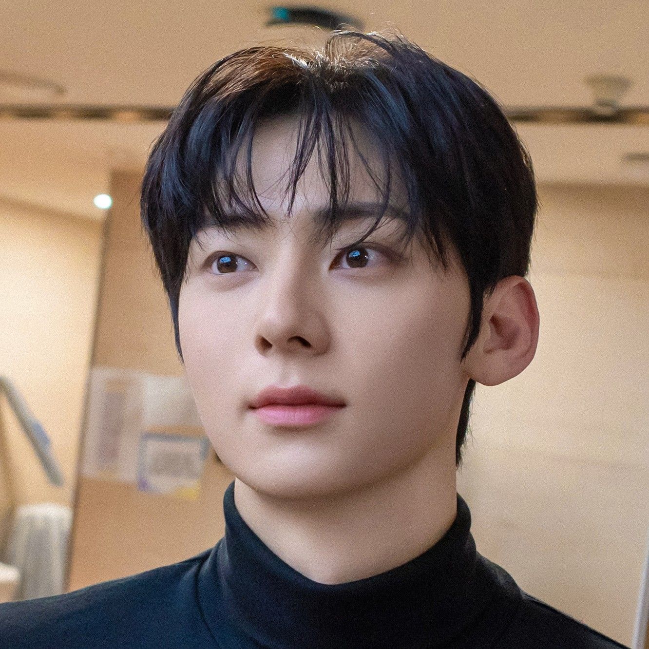Behind-the-scenes cut of Hwang Minhyun