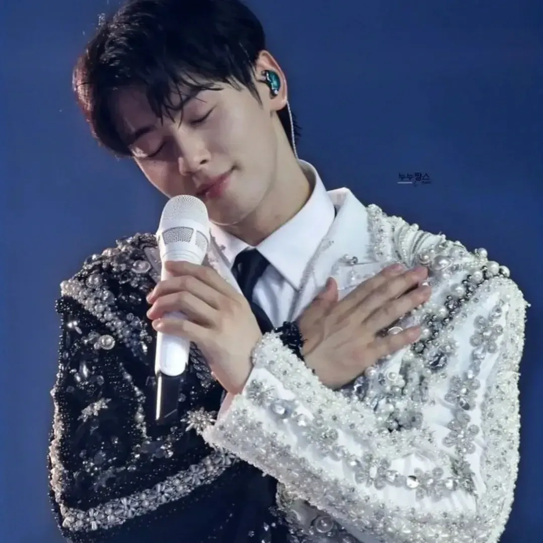 Recent activity shot of Cha Eunwoo