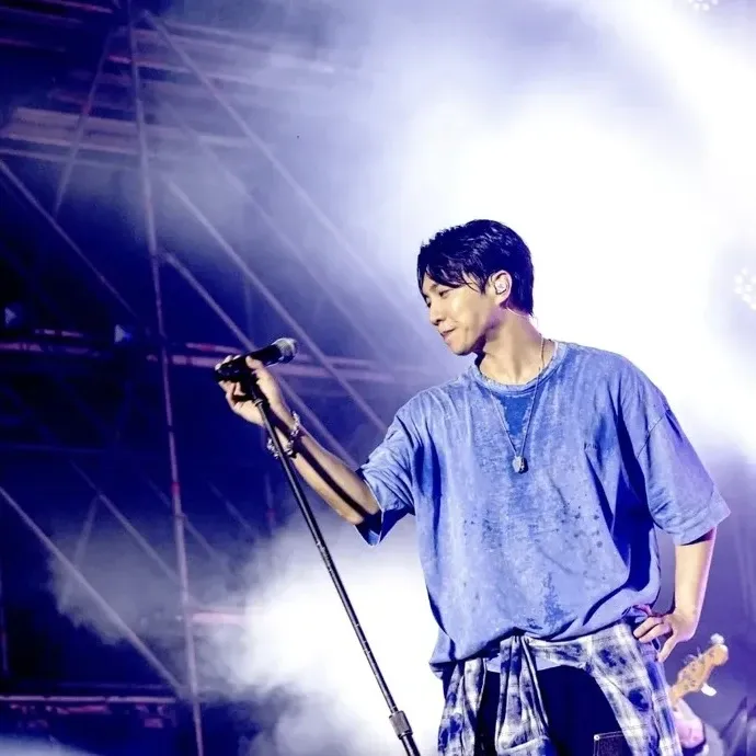 Behind-the-scenes cut of Lee Seunggi