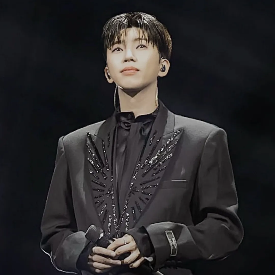 Behind-the-scenes cut of Lim Youngwoong