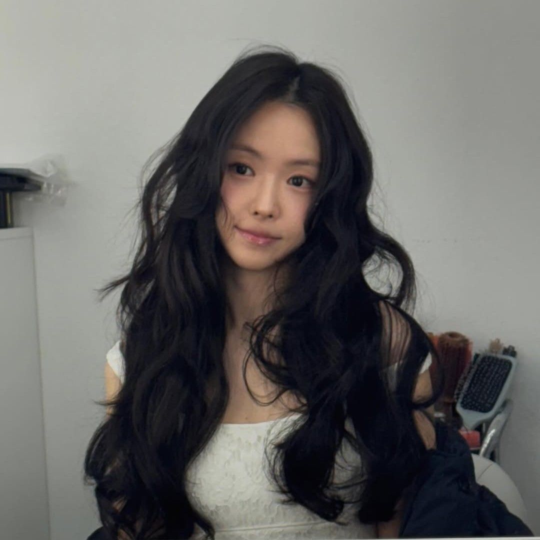 Recent activity shot of Son Naeun