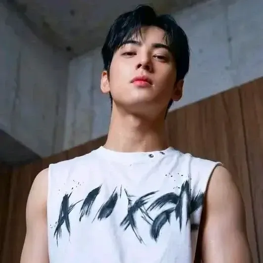 A moment captured by a fan of Cha Eunwoo