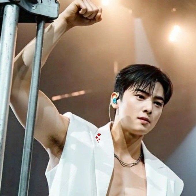 Latest photo of Cha Eunwoo