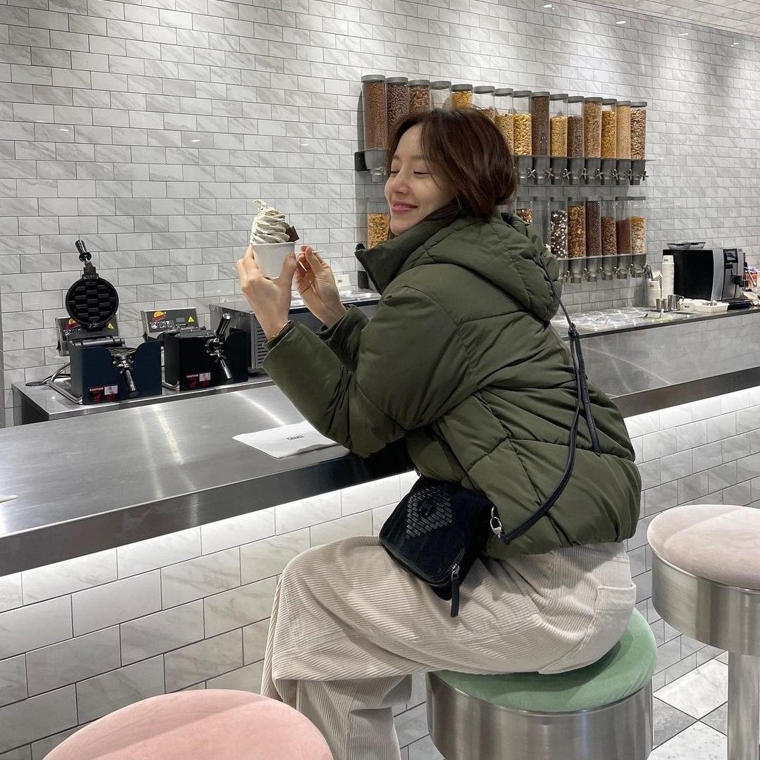 Behind-the-scenes cut of Moon Chaewon