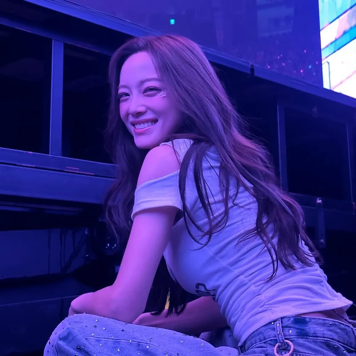 Behind-the-scenes cut of Kim Sejeong