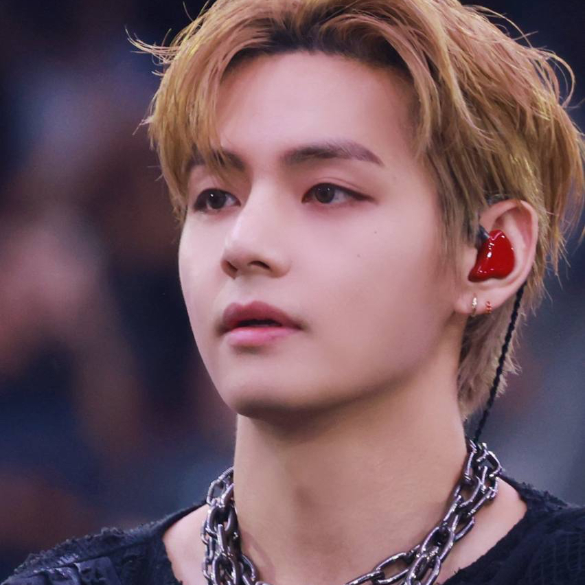 Latest photo of Kim Taehyung (V)