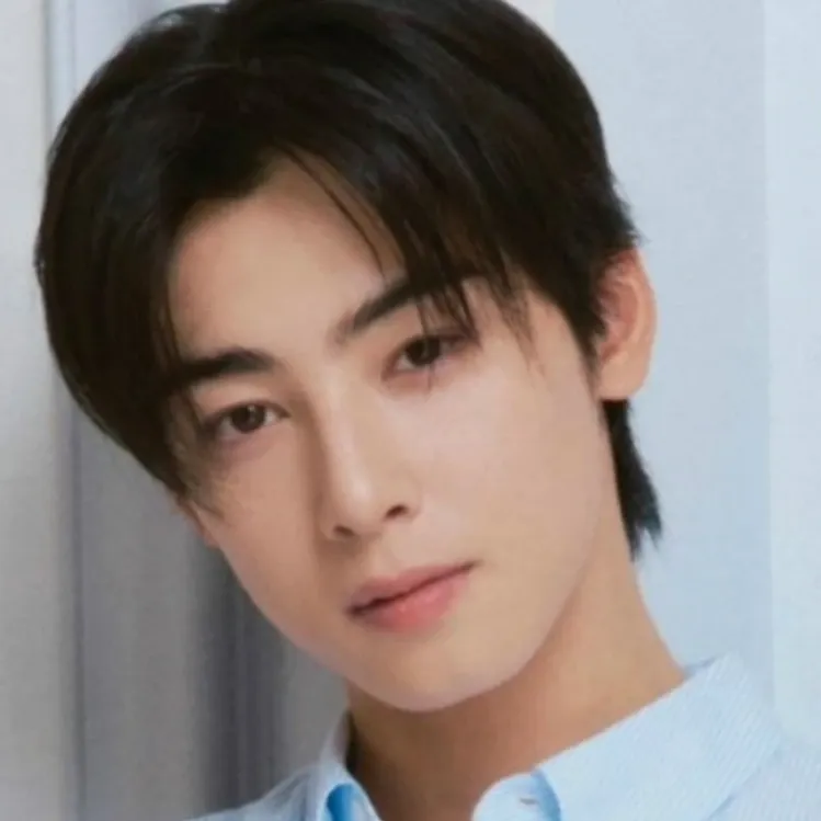 Behind-the-scenes cut of Cha Eunwoo