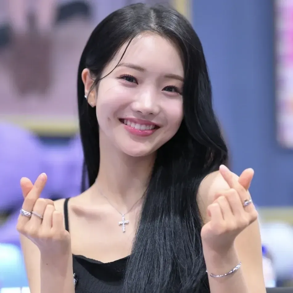 A moment captured by a fan of Kim Soyeon (2004)