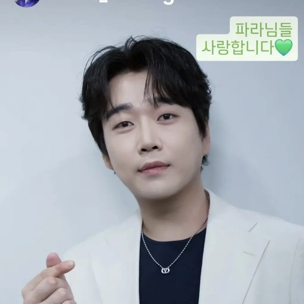A moment captured by a fan of Hwang Youngwoong