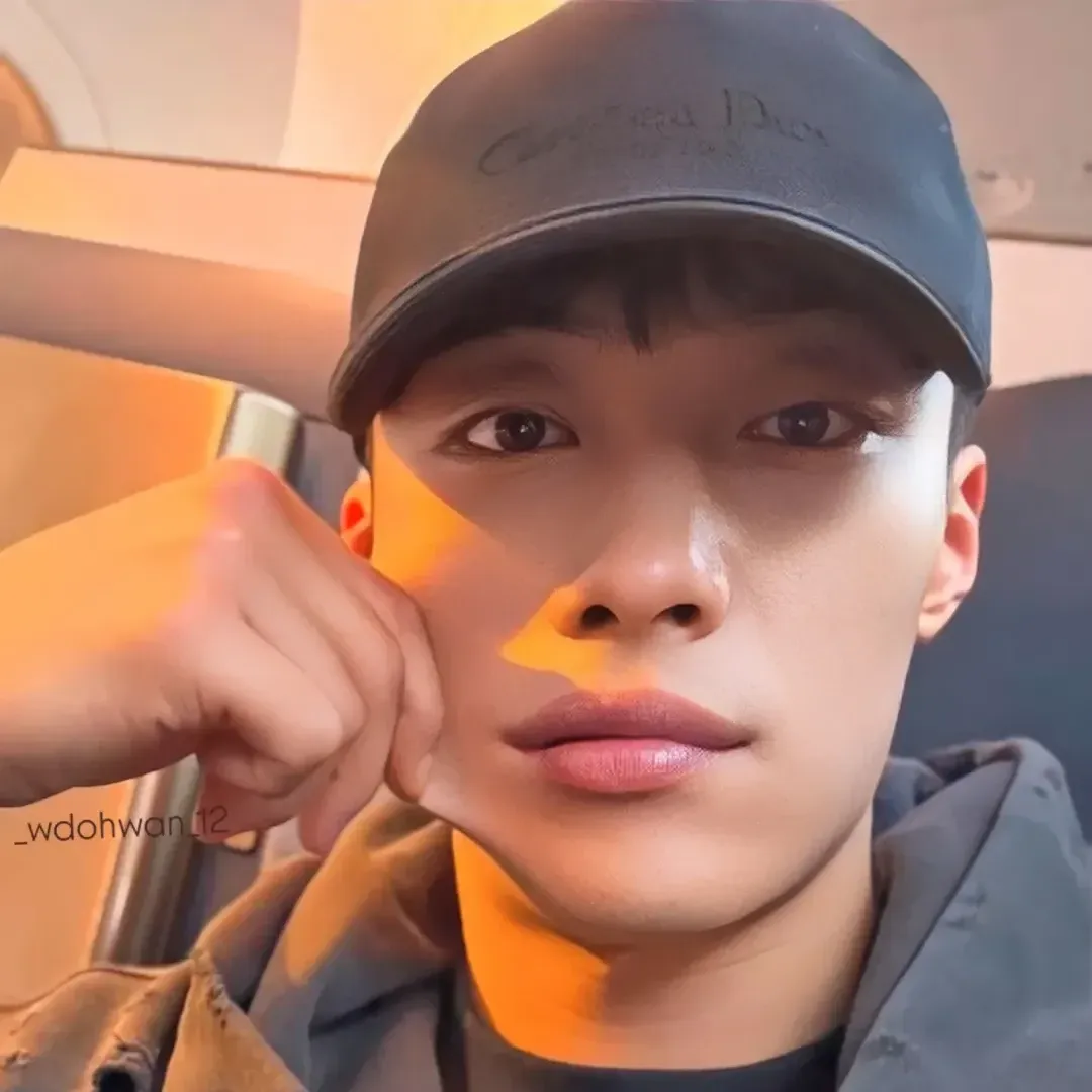 A moment captured by a fan of Woo Dohwan