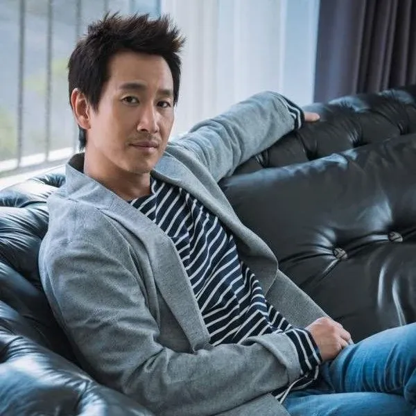 Behind-the-scenes cut of Lee Sunkyun
