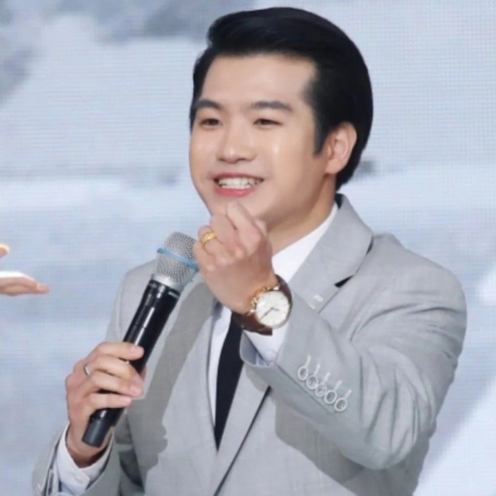 粉丝拍下的赵明燮瞬间