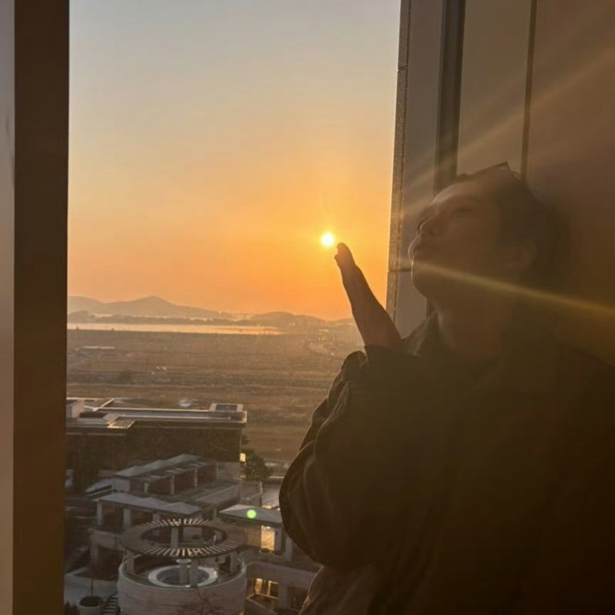 로운의 최신 사진