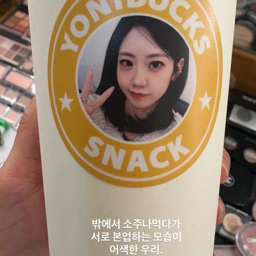 Behind-the-scenes cut of Kang Hyeyeon